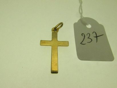 1 gold cross, humpbacked 1.1g