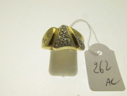 1 gold setting ring set with stones, humpbacked...