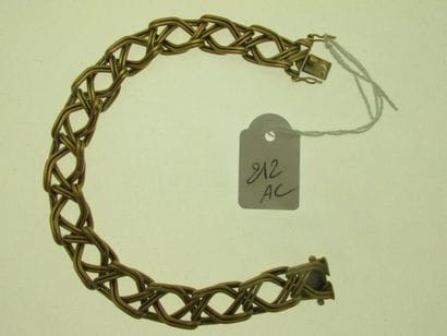 1 bracelet or à maillons articulés à la manière...