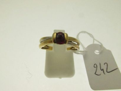 1 openwork gold ring set with a ruby, humped...