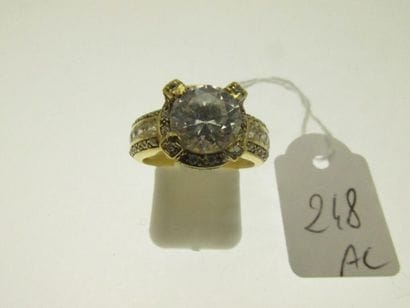 1 gold setting ring set with stones, humpbacked...