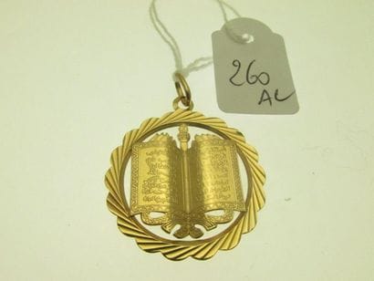 1 gold pendant openwork and chiselled, humpbacked...