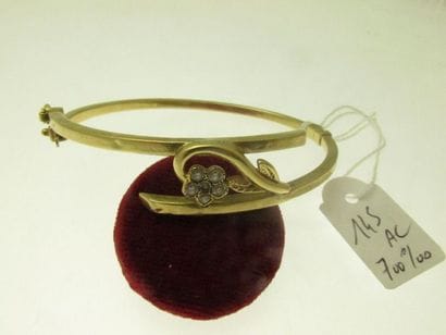 1 rigid bracelet opening in 700°/°° gold...