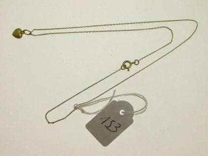 1 fine chain link forçat, 1 heart shaped...