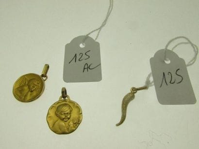 1 medal with a child's face, engraved, 1...