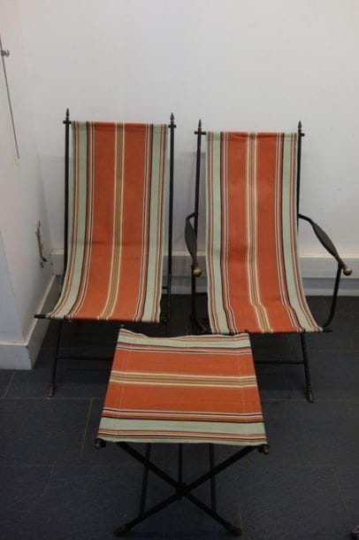 Mobilier de jardin comprenant quatre chiliennes...