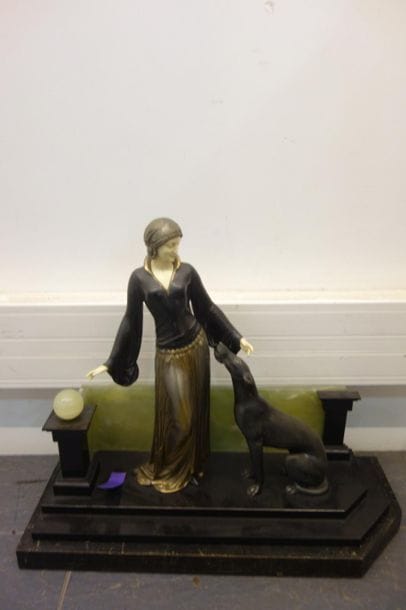 Femme au lévrier, sculpture en bronze et...