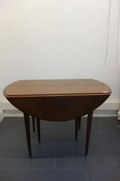Table à volets en bois naturel pouvant accueillir...