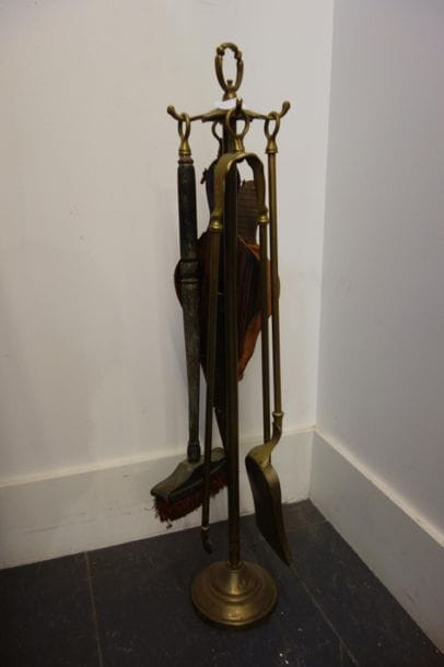 Nécessaire de cheminée. 