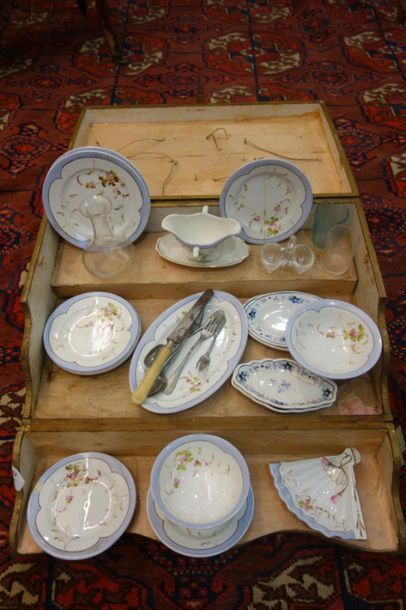 Deux boites de dinette en faience. 