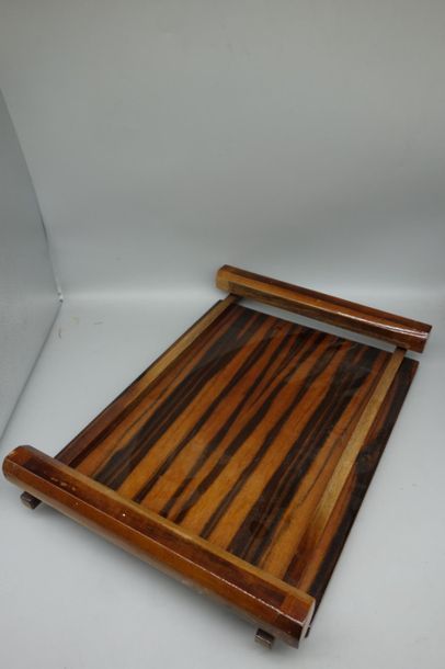 Petit plateau en bois. Style Art Déco. 