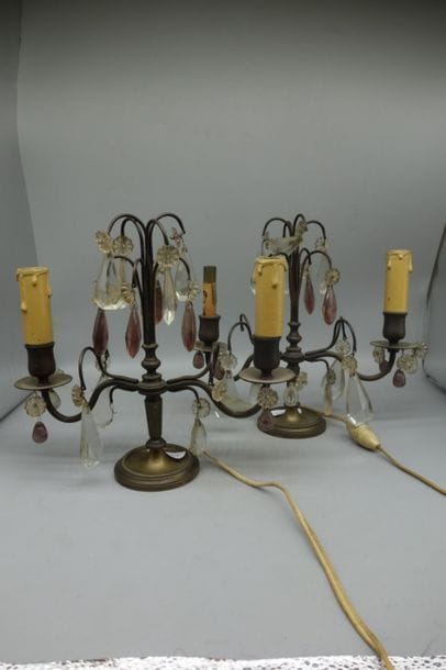 Paire de girandoles à deux lumières. Manques....