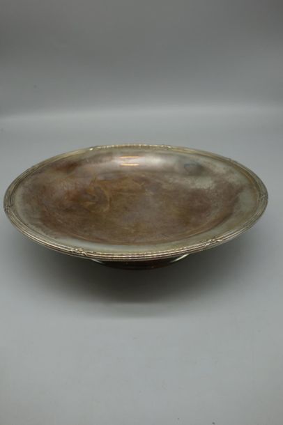 Coupe sur piédouche en argent ciselé à décor...