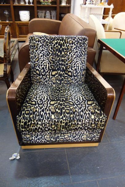 Un fauteuil de style Art Déco, garniture...