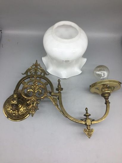 Paire d'appliques en laiton avec globe b...