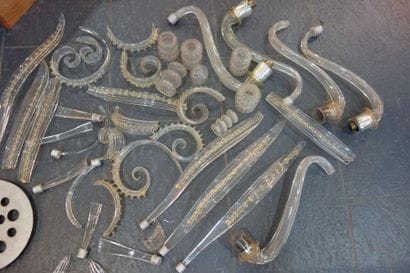 Eléments de lustre en verre pincé. 
Murano....