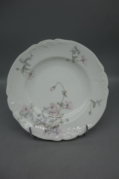 Limoges. Six assiettes creuses à décor de...