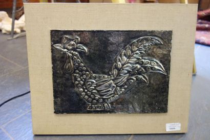 Tableau, oiseau en métal repoussé.
Argent ?
XXème...