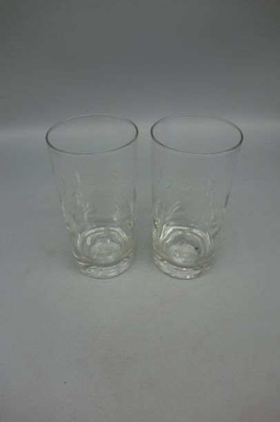 Ensemble de douze verres à orangeade, à décor...