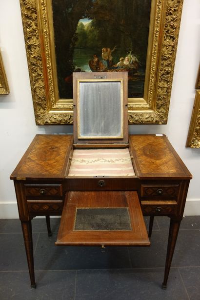 Coiffeuse dans le style Louis XVI, en bois...