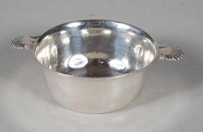 Petite écuelle à oreille en argent, en forme...