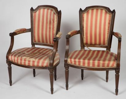 Paire de fauteuils cabriolets Louis XVI en...