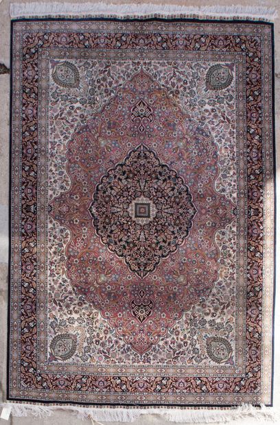 TAPIS CHINOIS CHAINE ET VELOURS SOIE

246...