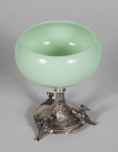 Coupe sphérique en vert opalin de couleur...