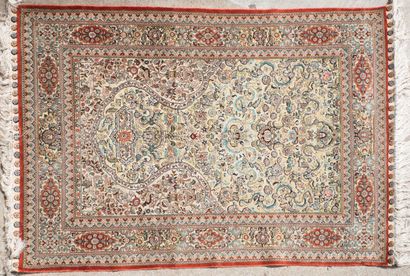TAPIS CHINOIS DECOR HEREKE SOIE ET PROBLEMENT...