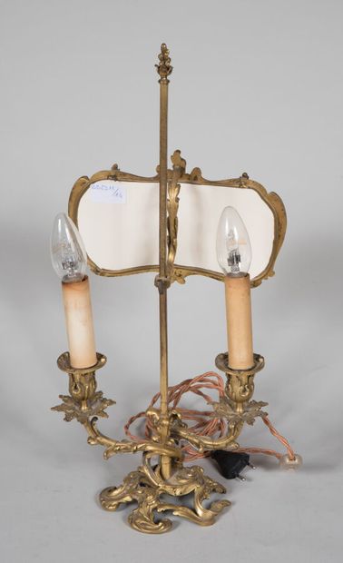 Petit bougeoir dans le style Louis XV rocaille...