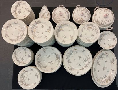 Service de table en porcelaine composé d'une...