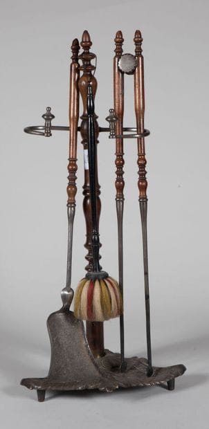 Nécessaire de cheminée en fer et bois tourné,...