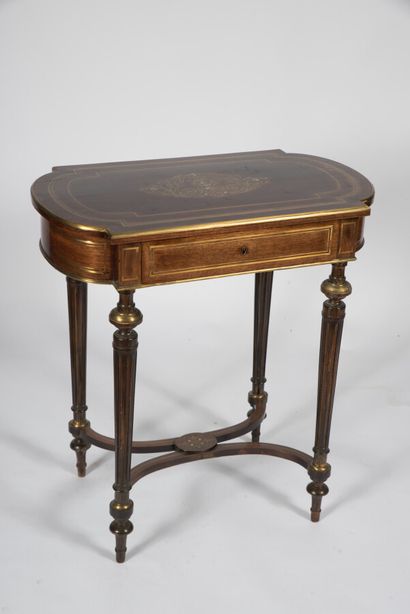 Table à ouvrage dans le style Louis XVI en...