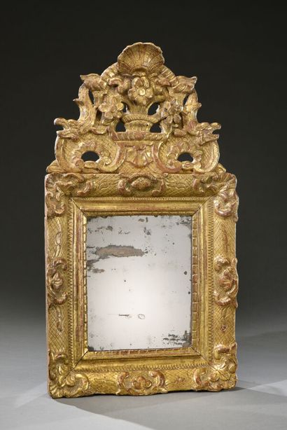 Petit miroir Régence à fronton ajouré, en...