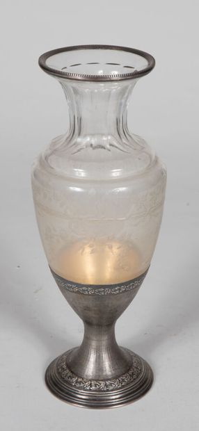 Grand vase balustre en cristal taillé et...