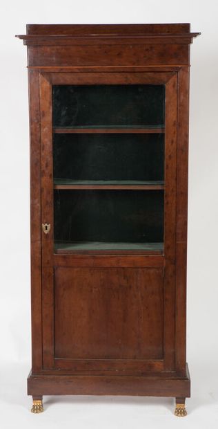 Petite vitrine en acajou et placage d'acajou...
