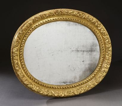 Grand miroir, en bois sculpté et redoré,...