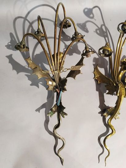 Paire d'appliques en bronze ornées de dragons...