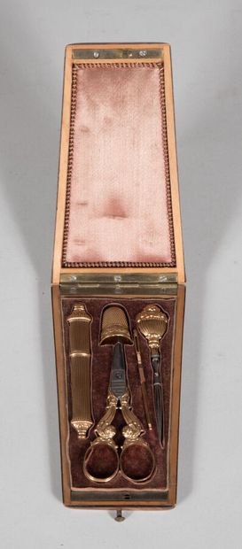 Petit étui à couture en bois de palissandre...