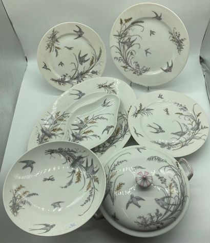 Service de table en porcelaine composé d'une...