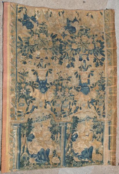 Fragment de tapisserie à décor de scènes...