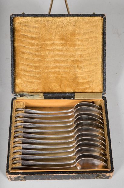 Douze petites cuillères en argent, spatules...