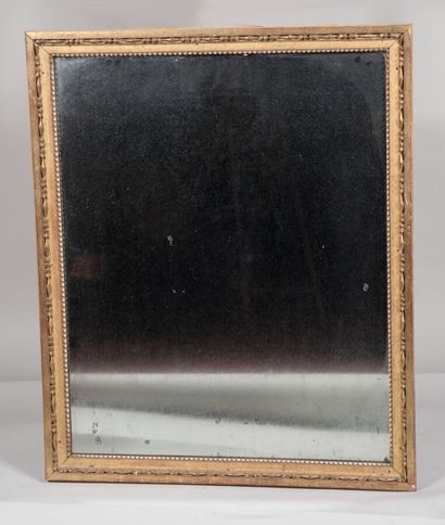 Deux miroirs à baguettes d'encadrement en...
