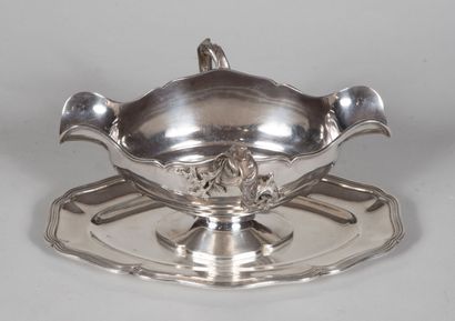 Saucière de table en argent dans le style...