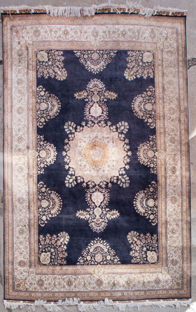 TAPIS INDE CHAINE ET VELOURS SOIE

277 x...