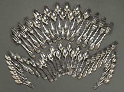 Partie de ménagère en argent. Modèle à filets...