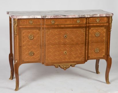 Commode dans le style Transition Louis XV-Louis...
