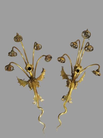 Paire d'appliques en bronze ornées de dragons...