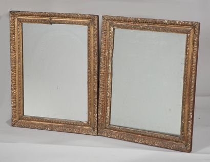 Deux cadres, mis en miroir, en bois sculpté,...