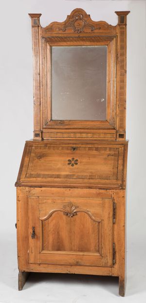 Oratoire en noyer, merisier et placage de...